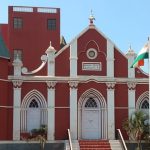 छत्रपती शिवाजी महाराज जयंतीनिमित्त रविवारी (दि. १९) फलटण शहरात निघणाऱ्या भव्य मिरवणुकीच्या पार्श्वभूमीवर, शहरातील वाहतूक कोंडी टाळण्यासाठी आणि नागरिकांच्या सोयीसाठी रविवारचा आठवडी बाजार अन्य ठिकाणी हलवण्यात आला आहे. फलटण नगर परिषदेचे मुख्याधिकारी निखिल जाधव यांनी पत्रकाद्वारे यासंदर्भातील माहिती दिली आहे.