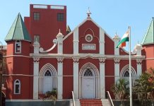 छत्रपती शिवाजी महाराज जयंतीनिमित्त रविवारी (दि. १९) फलटण शहरात निघणाऱ्या भव्य मिरवणुकीच्या पार्श्वभूमीवर, शहरातील वाहतूक कोंडी टाळण्यासाठी आणि नागरिकांच्या सोयीसाठी रविवारचा आठवडी बाजार अन्य ठिकाणी हलवण्यात आला आहे. फलटण नगर परिषदेचे मुख्याधिकारी निखिल जाधव यांनी पत्रकाद्वारे यासंदर्भातील माहिती दिली आहे.