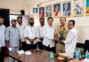 Dy.RTO सचिन विधाते साहेब यांच्या हस्ते समर्थ नायक साप्ताहिक पेपरचे अनावरण करताना व त्यांचा सत्कार करताना मान्यवर