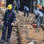 सोमवारच्या भूस्खलनानंतर पुणे-लोणावळा रेल्वे मार्ग पूर्ववत करण्याचे काम सुरू आहे