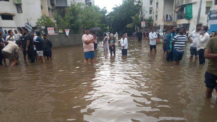 बारा वर्षे झाली, घरकुलवासीय पुराशी लढा; कायमस्वरूपी दुरुस्तीसाठी PCMC विरुद्ध तीव्र आंदोलन