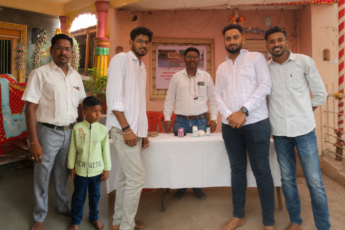 *फलटण : संत ज्ञानेश्वर महाराज पालखी सोहळ्यानिमित्त डायग्नो क्लिनिकल लॅबोरेटरी व समर्थ* *प्रतिष्ठान, फलटण यांच्या संयुक्त विद्यमाने बुरुड गल्ली, चावडी** *शेजारी वारकरी, *भाविक व नागरिकांसाठी मोफत *शुगर तपासणी व आरोग्य* *मार्गदर्शन शिबिराचे आयोजन* *करण्यात आले*. *