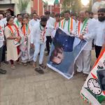 *फलटणमध्ये राष्ट्रवादी काँग्रेसकडून आमदार हर्षवर्धन सपकाळ यांच्या वक्तव्याचा तीव्र निषेध* *सुनेत्रा पवार यांच्यावरील कथित आक्षेपार्ह विधानाचा निषेध*; *फोटोला जोडे मारत घोषणाबाजी, कार्यकर्त्यांचे आंदोलन* *