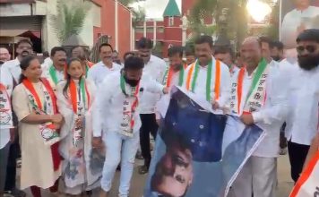 *फलटणमध्ये राष्ट्रवादी काँग्रेसकडून आमदार हर्षवर्धन सपकाळ यांच्या वक्तव्याचा तीव्र निषेध* *सुनेत्रा पवार यांच्यावरील कथित आक्षेपार्ह विधानाचा निषेध*; *फोटोला जोडे मारत घोषणाबाजी, कार्यकर्त्यांचे आंदोलन* *