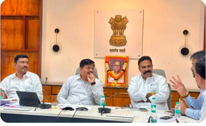 *विकासाला विरोध नाही; मात्र विकासाच्या प्रक्रियेत शेतकऱ्यांवर अन्याय होता कामा नये,” अशी भूमिका मांडत नाईक निंबाळकर यांनी चालू बाजारभावाच्या चौपट दराने नुकसानभरपाई देण्याची मागणी केली. बाधित कुटुंबांच्या पुनर्वसनासह त्यांच्या घरांचा, जमिनीचा आणि पिकांचा योग्य मोबदला मिळावा, अशीही मागणी त्यांनी केली.*
