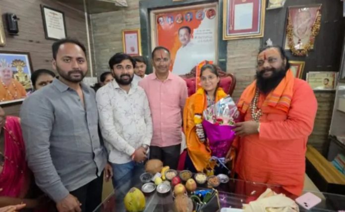 *सिद्धाली शहांचा जागतिक विक्रम म्हणजे मनुष्यरूपी ईश्वरसेवेचे फळ : सुंदरगिरी महाराज*