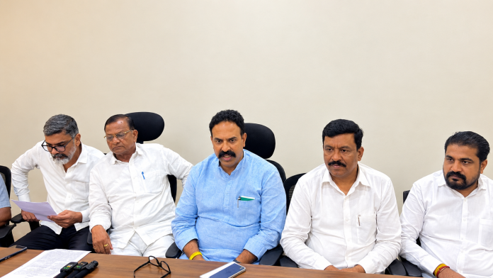 राजे गटाने फलटणच्या सहकाराची राखरांगोळी केली’ दूध संघाच्या स्थितीवरून माजी खासदार रणजितसिंह नाईक निंबाळकर यांचा आरोप; ‘जमीन न विकता दूध संघ चालवून दाखवू’