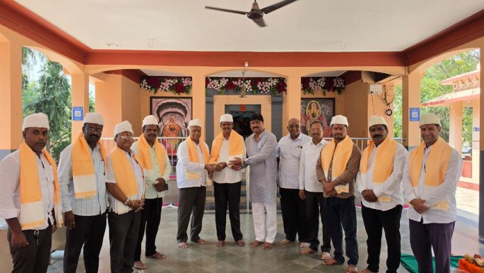 माळजाई देवी मंदिरात पत्रकार बांधवांच्या हस्ते महाआरती; शाल-श्रीफळ देऊन पत्रकारांचा सन्मान