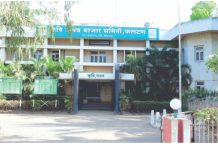 फलटण कृषी उत्पन्न बाजार समितीच्या मुख्य बाजारात मंगळवारी भरलेल्या लिलावात कांद्याच्या दरात जोरदार तेजी पाहायला मिळाली. बाजारात १५१४ पिशव्यांची म्हणजेच एकूण ७५७ क्विंटल कांद्याची आवक झाली असून, कांद्याला प्रतिक्विंटल कमाल ४८०० रुपये इतका चांगला भाव मिळाला आहे. कांदा बाजारात तेजीची