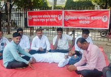 बांधकाम कामगारांच्या न्याय्य मागण्यांसाठी मुंबईतील आझाद मैदानावर बेमुदत उपोषण सुरू! २१ ऑक्टोबर २०२६ : उपोषणाचा पहिला दिवस; कामगारांच्या प्रलंबित प्रश्नांवर तातडीने निर्णय घेण्याची मागणी