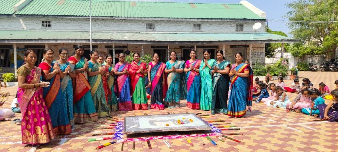 मुधोजी प्राथमिक विद्यामंदिरात भोंडल्याचा उत्साहात उत्सव साजरा.