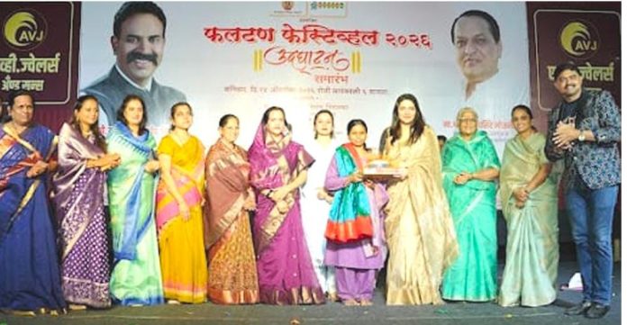 फलटण फेस्टिव्हल २०२६ मध्ये ‘होम मिनिस्टर पैठणी शो’ची रंगत; पूजा म्हेत्रे ठरल्या मानकरी!  रमेश परळीकर यांच्या खुमासदार निवेदनाने महिला भगिनींचा उत्स्फूर्त प्रतिसाद; संध्या गायकवाड यांना द्वितीय क्रमांकाची पैठणी.