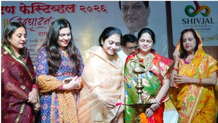 फलटण फेस्टिव्हलमध्ये महाराष्ट्राच्या लोककलेचा जागर; लावणीच्या ठेक्यावर रसिक मंत्रमुग्ध!