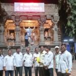 *श्रीराम कारखाना सुरू होताच राजे गटाचा साखर पेढे वाटून जल्लोष*