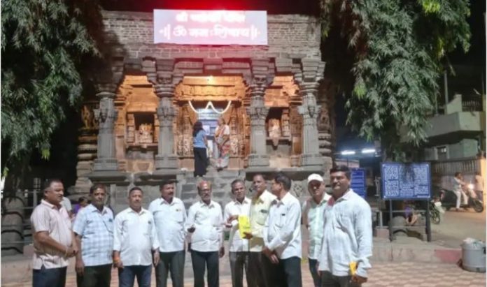 *श्रीराम कारखाना सुरू होताच राजे गटाचा साखर पेढे वाटून जल्लोष*